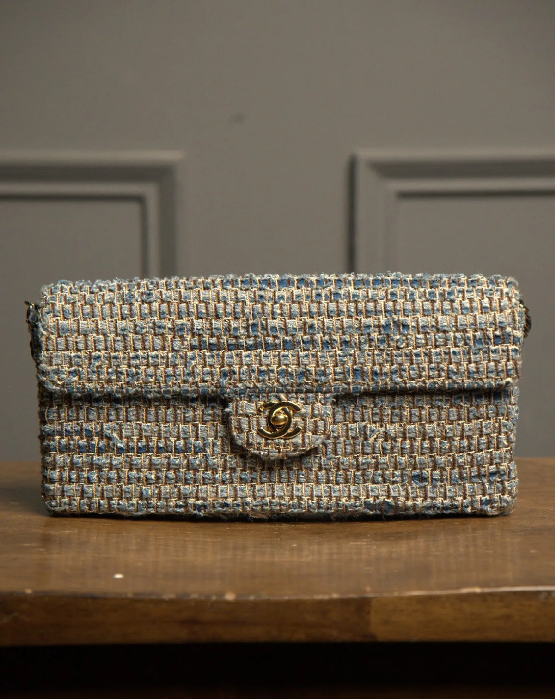 Chanel tweed Baguette 3
